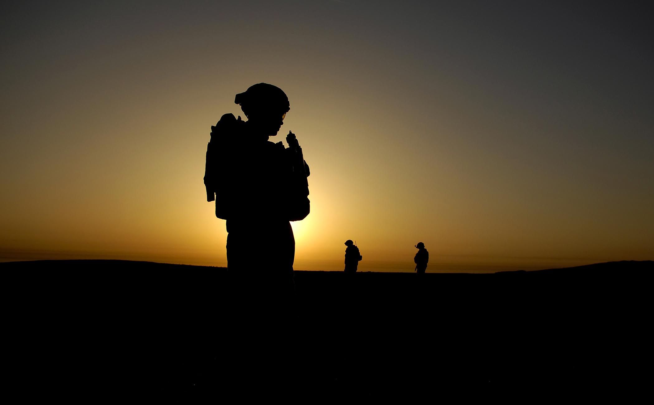 File:U.S. Army Soldier silhouette on mission in Iraq 