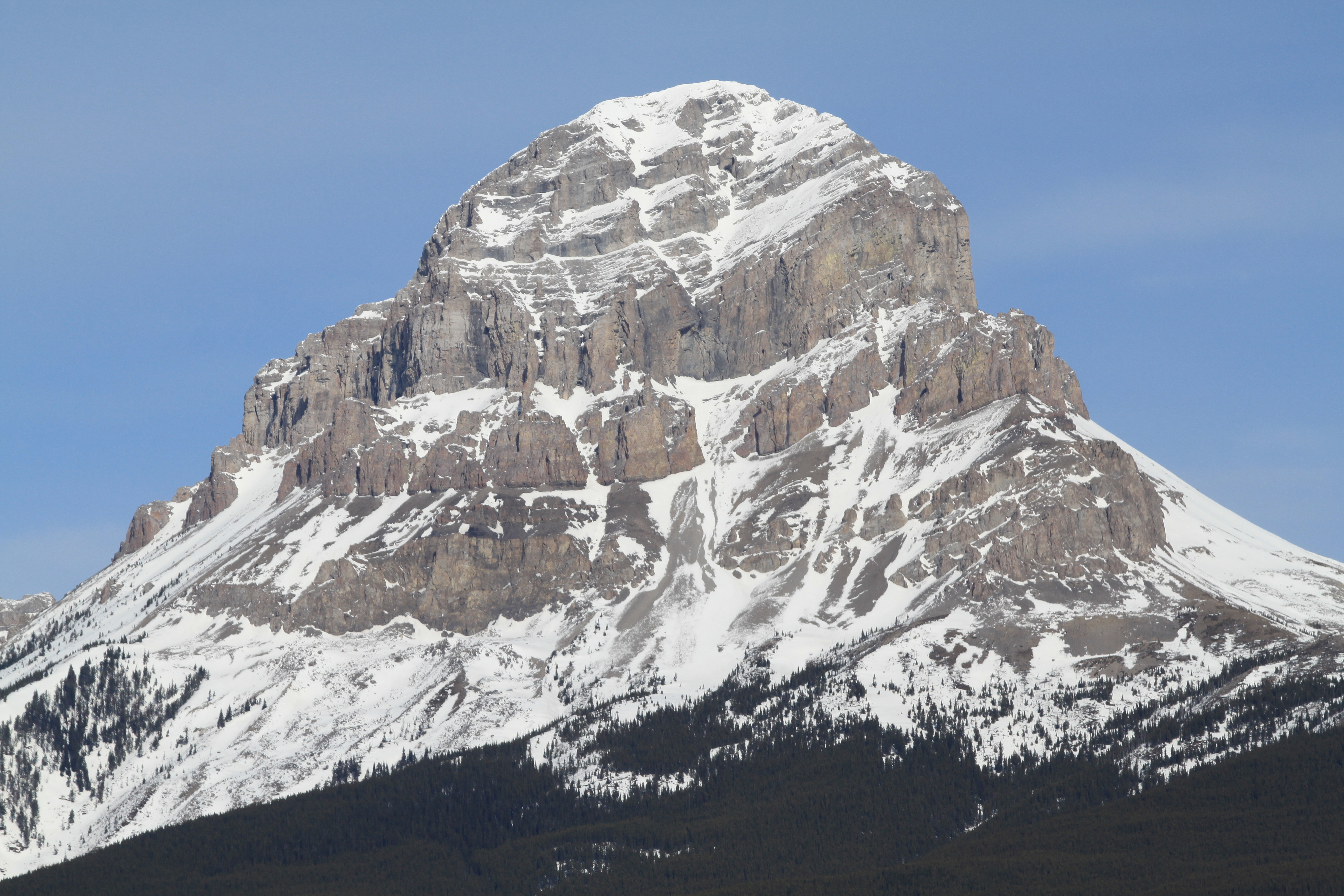 File:Crowsnest Mountain 2010 - Wikimedia Commons