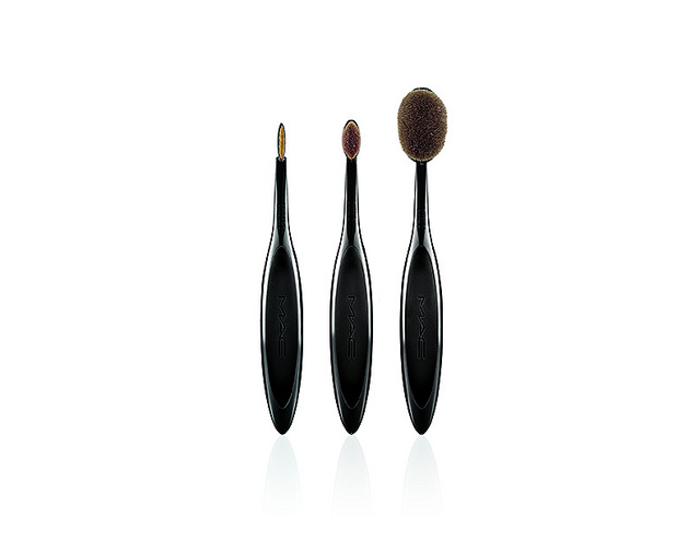 The Shades Of U: NEW MAC Masterclass Brush Collection and QA with 