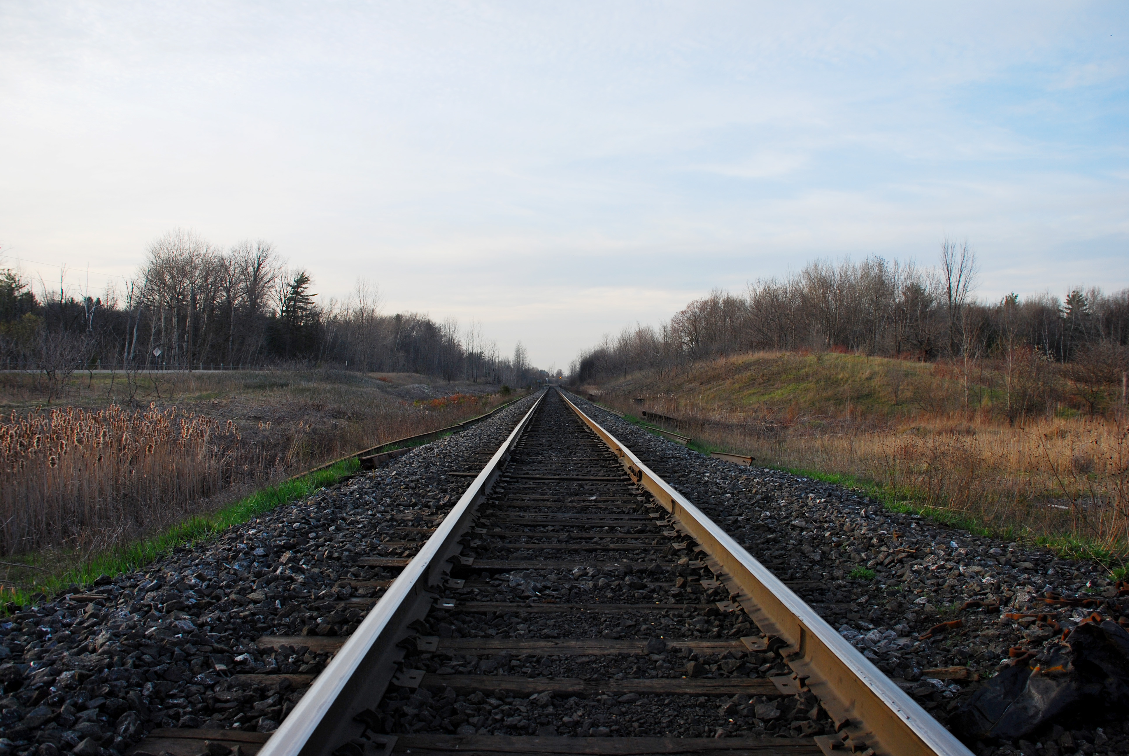 File:Railroad Tracks - Wikimedia Commons