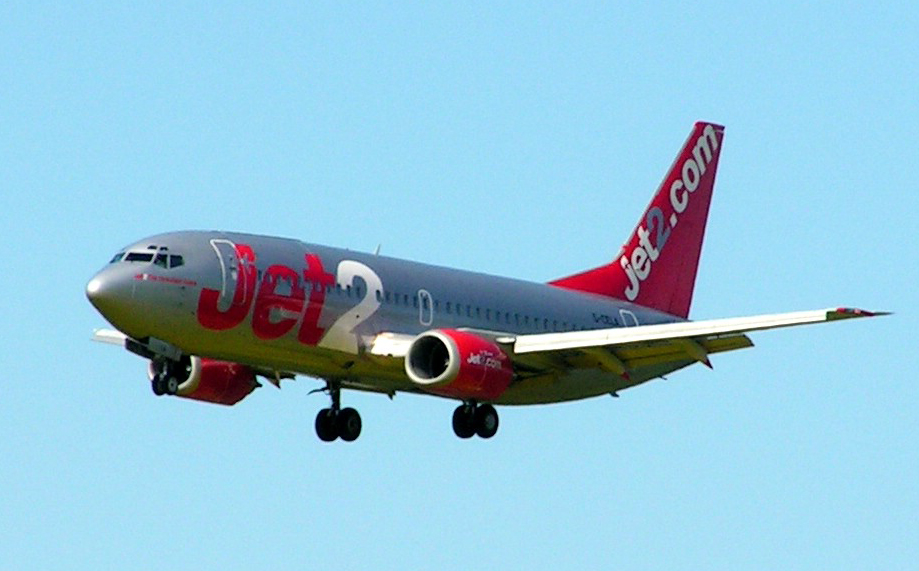 File:Jet2 aeroplane landing at EDI - Wikimedia Commons