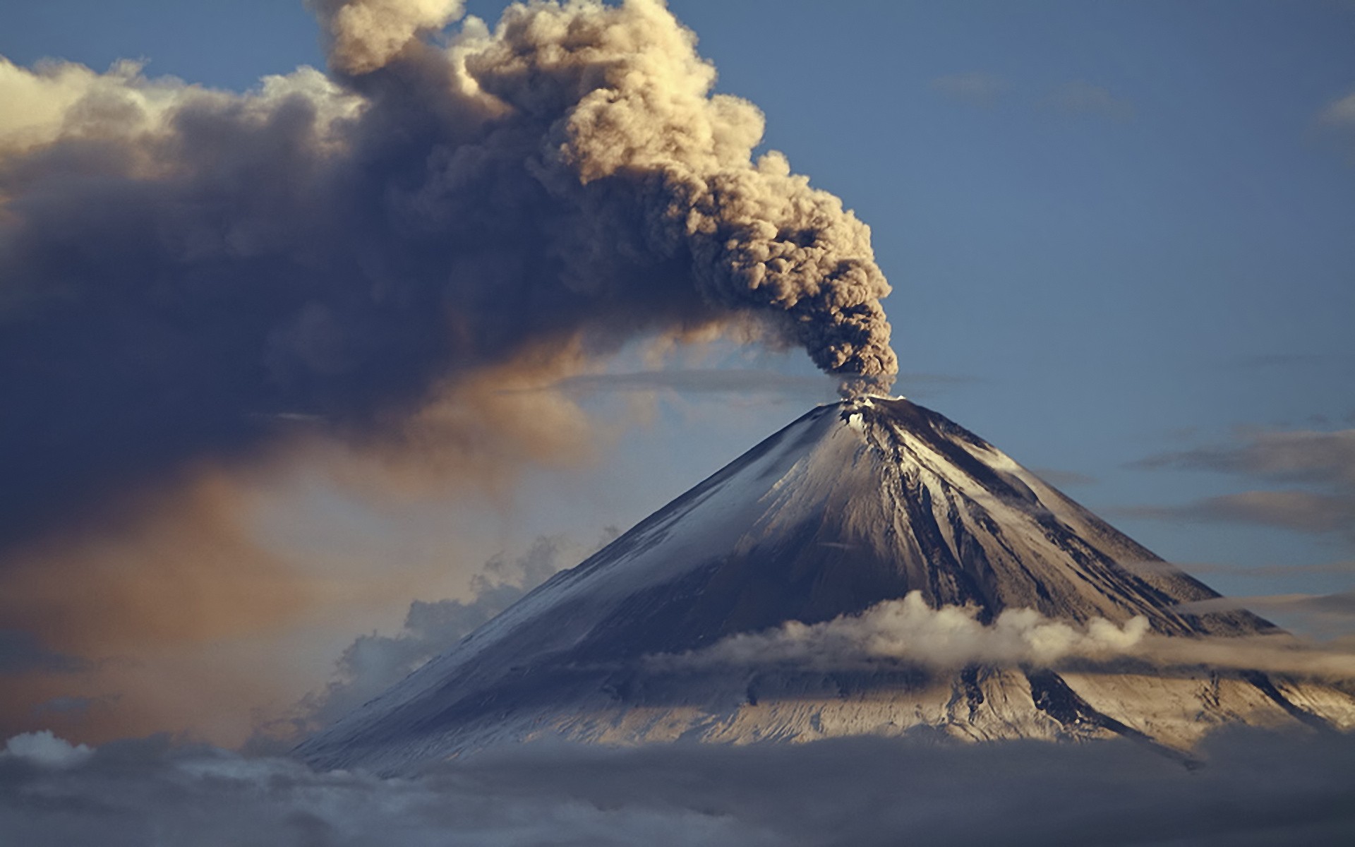 Free Volcano Smoke wallpaper | 2560x1600 | #30336
