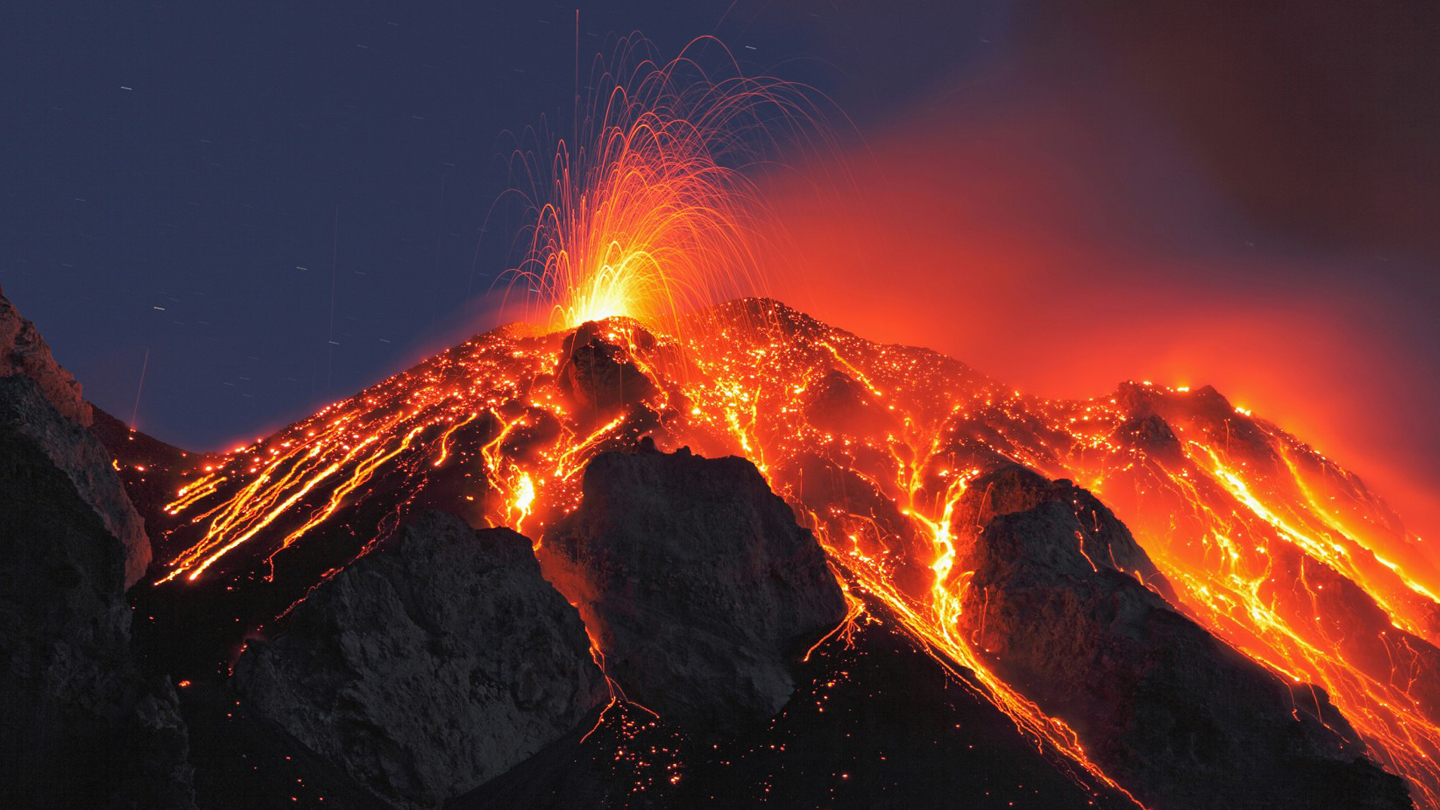 italy-sicily-stromboli-volcano 
