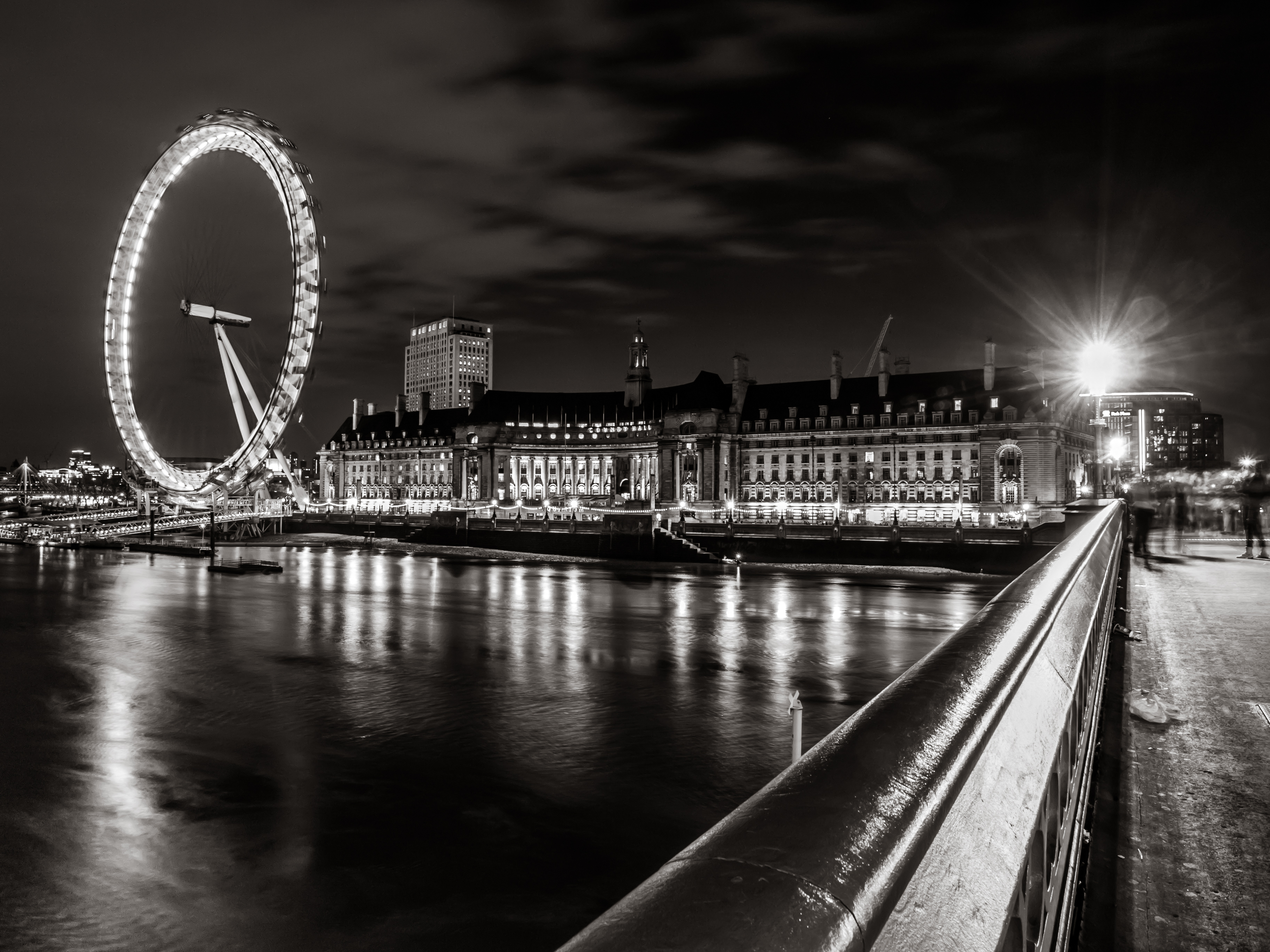 File:London Eye, Black and White, Night - Wikimedia Commons