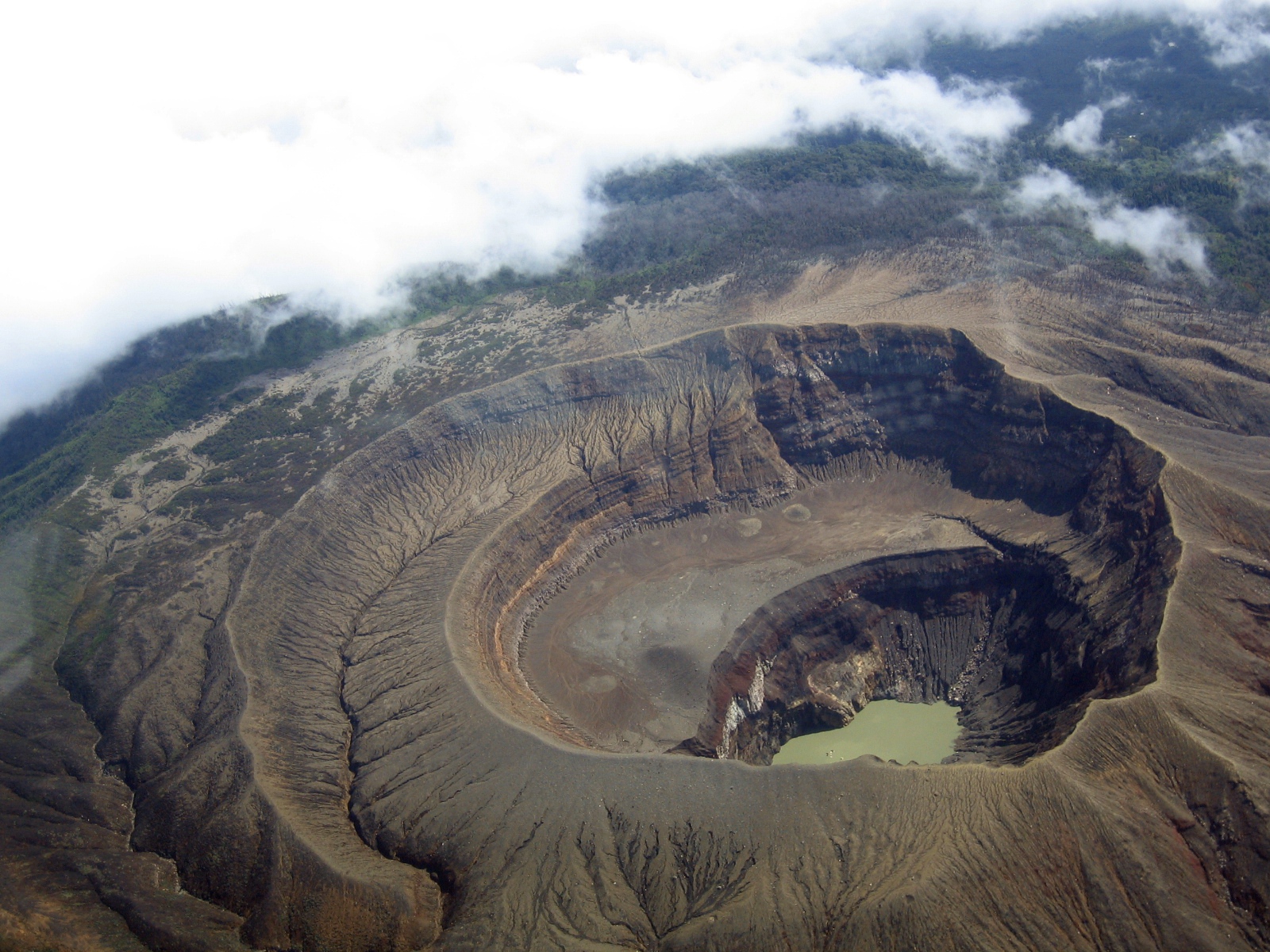 File:Santa Ana Volcano.USAF.C-130.3 - Wikimedia Commons