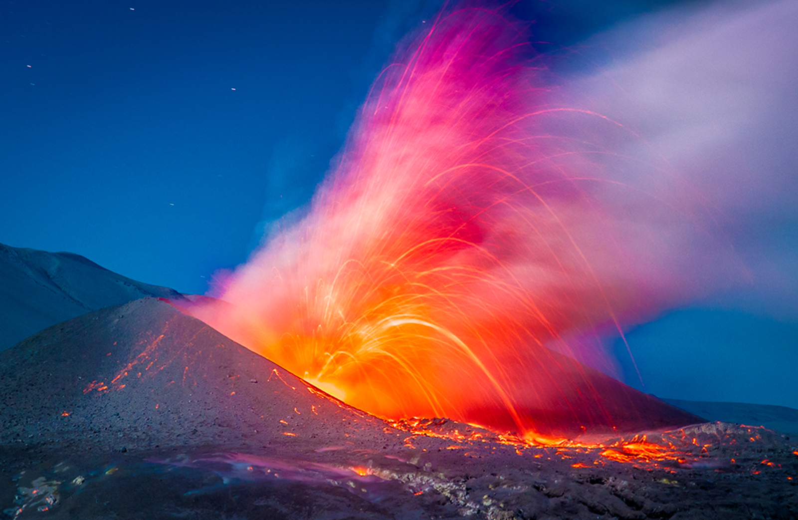 Stunning Photos Of Colossal Lightning In Massive Volcano Eruption 
