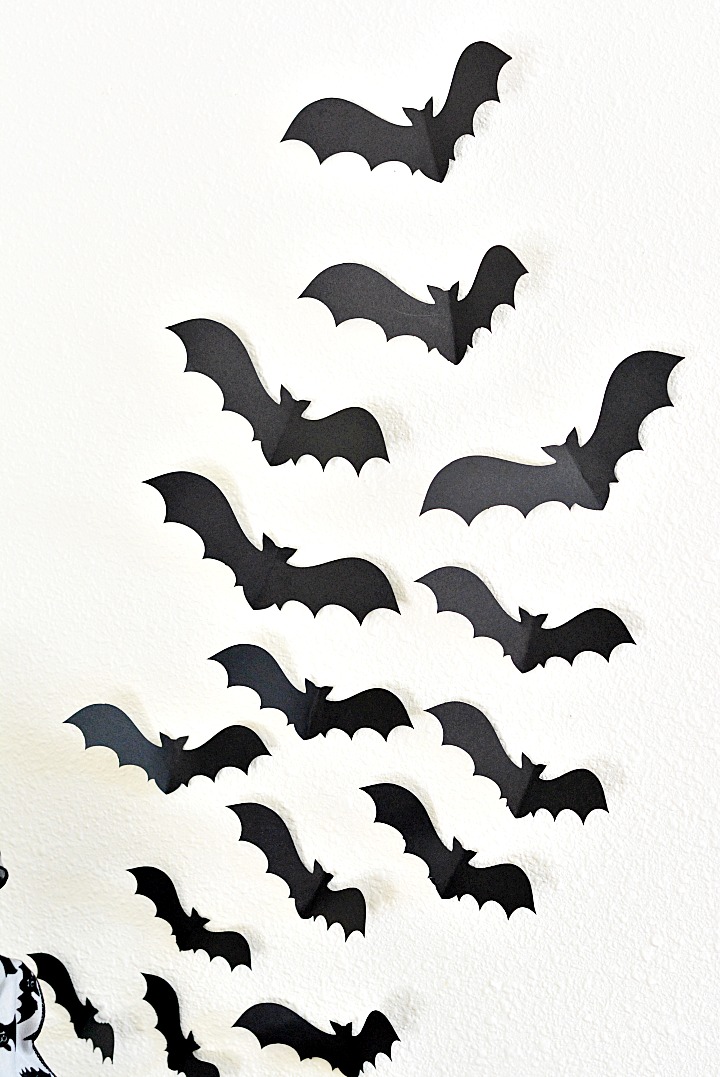 Halloween Ideas: Easy Bat Display for Spooky Entryway Decoration