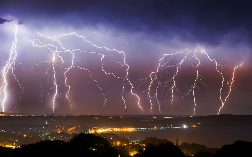 3,500 lightning strikes hit the UK and Ireland over three hours 