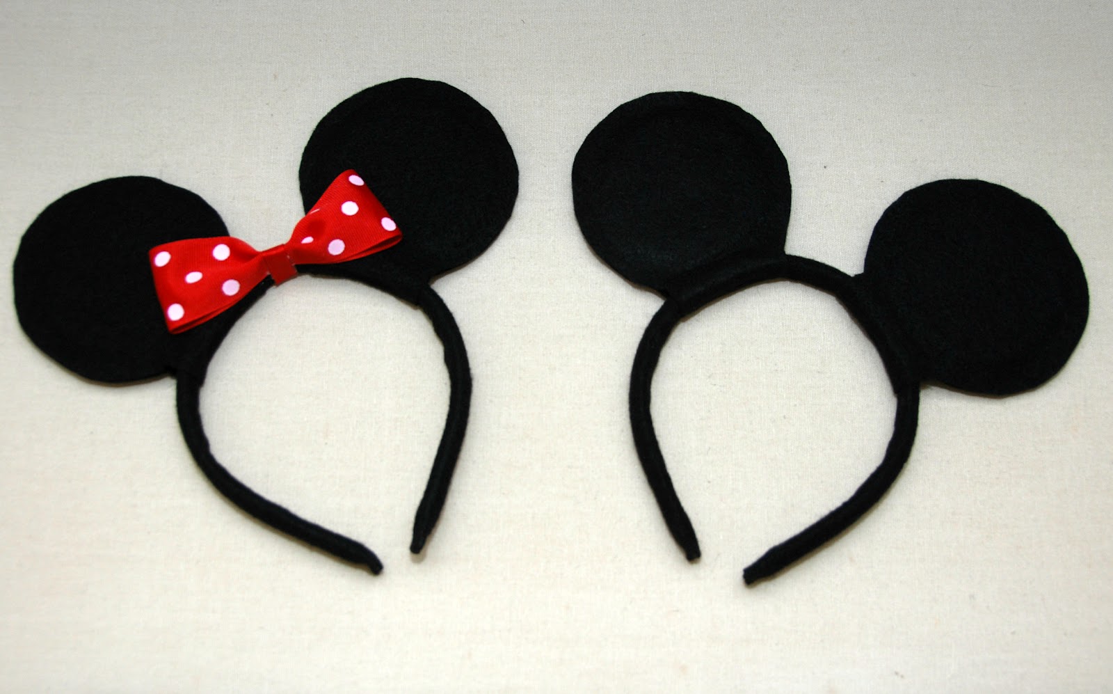 One Creative Housewife: DIY Mickey  Minnie Mouse Ears