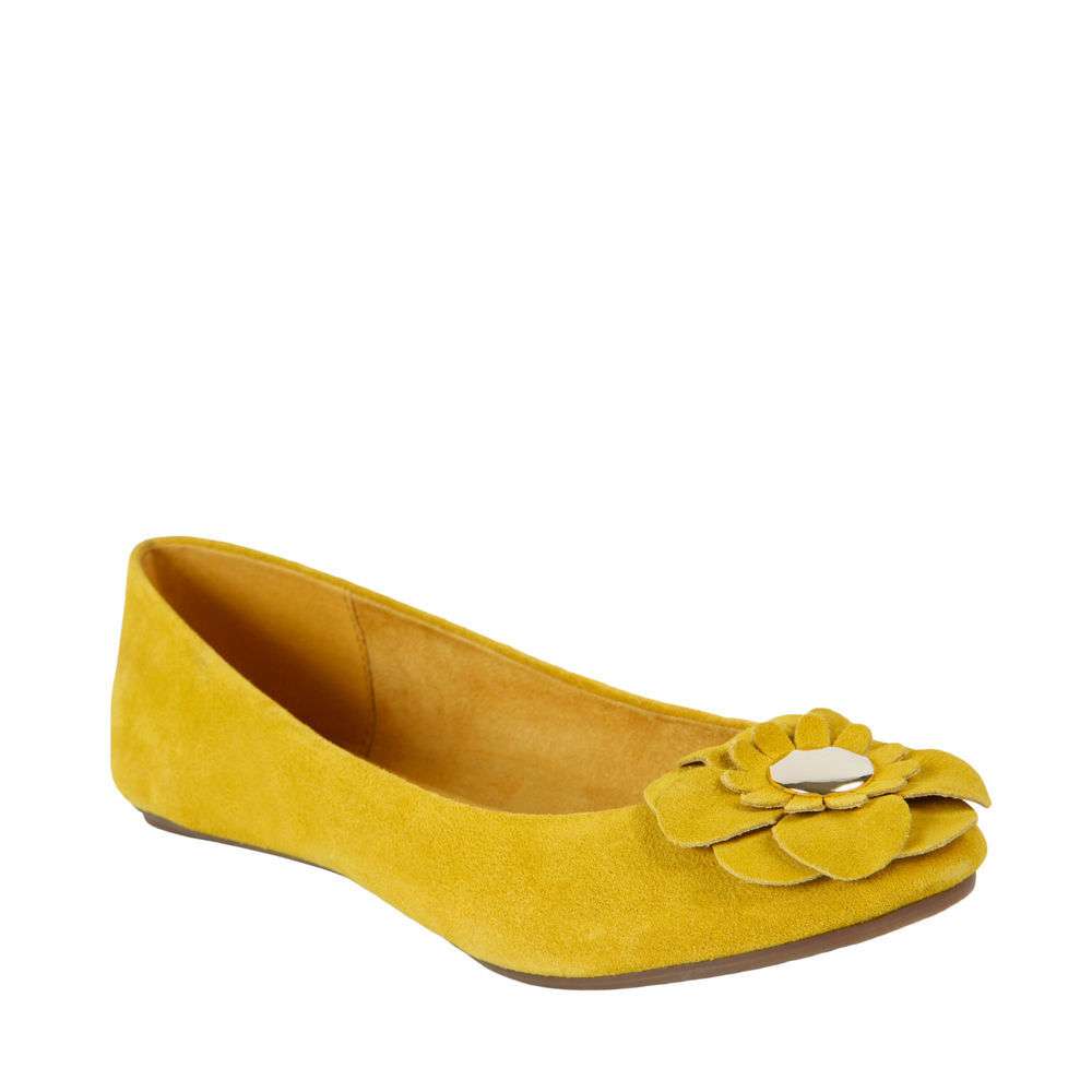 yellow shoe with wing