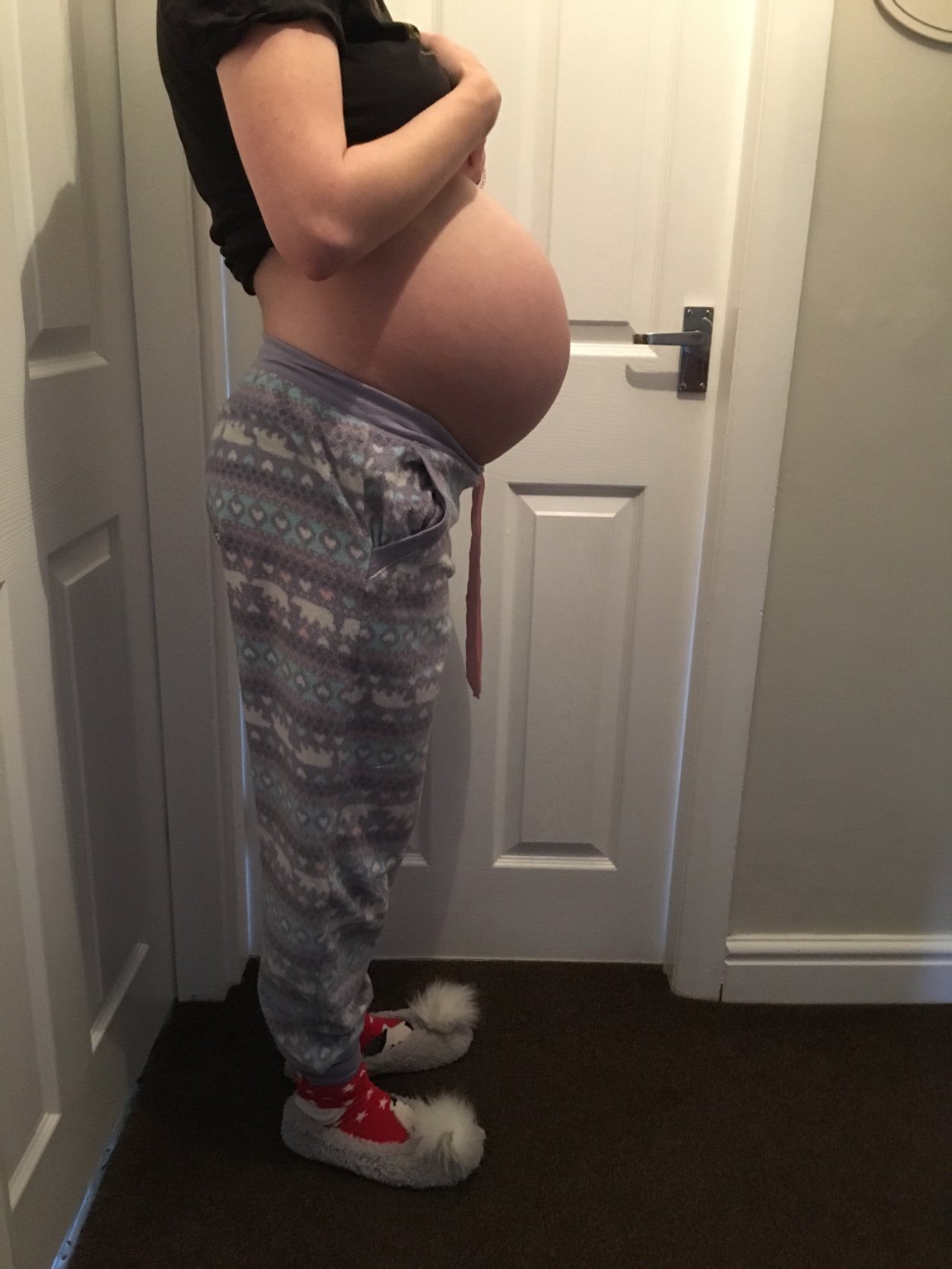 33 Weeks Pregnant: Symptoms, Movement, Belly & More