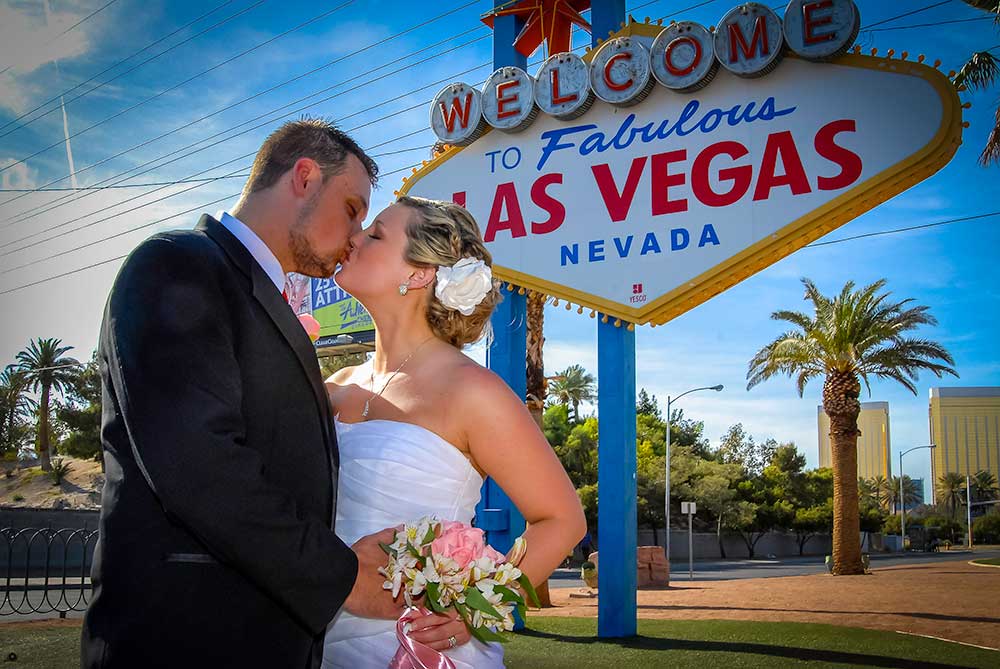 Las Vegas Wedding Photo at the Iconic Welcome Sign | Captured Moments