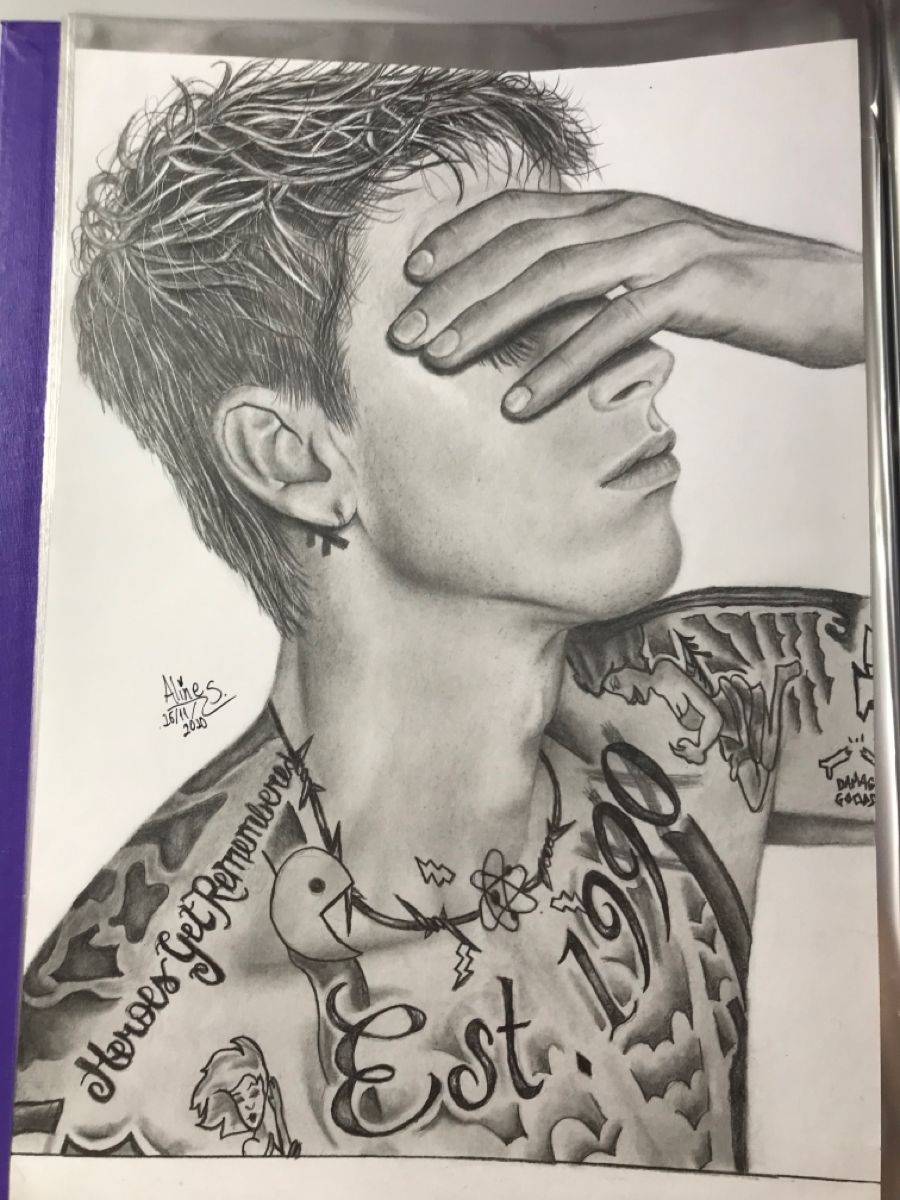 Pencil sketch of a tattooed young man covering his eyes with one hand, signed "Aline S. 25/11/2020".