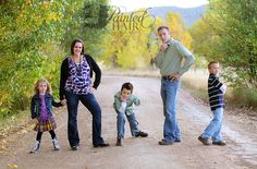 Family Portrait in Autumn Scenery | Natural Outdoor Photography