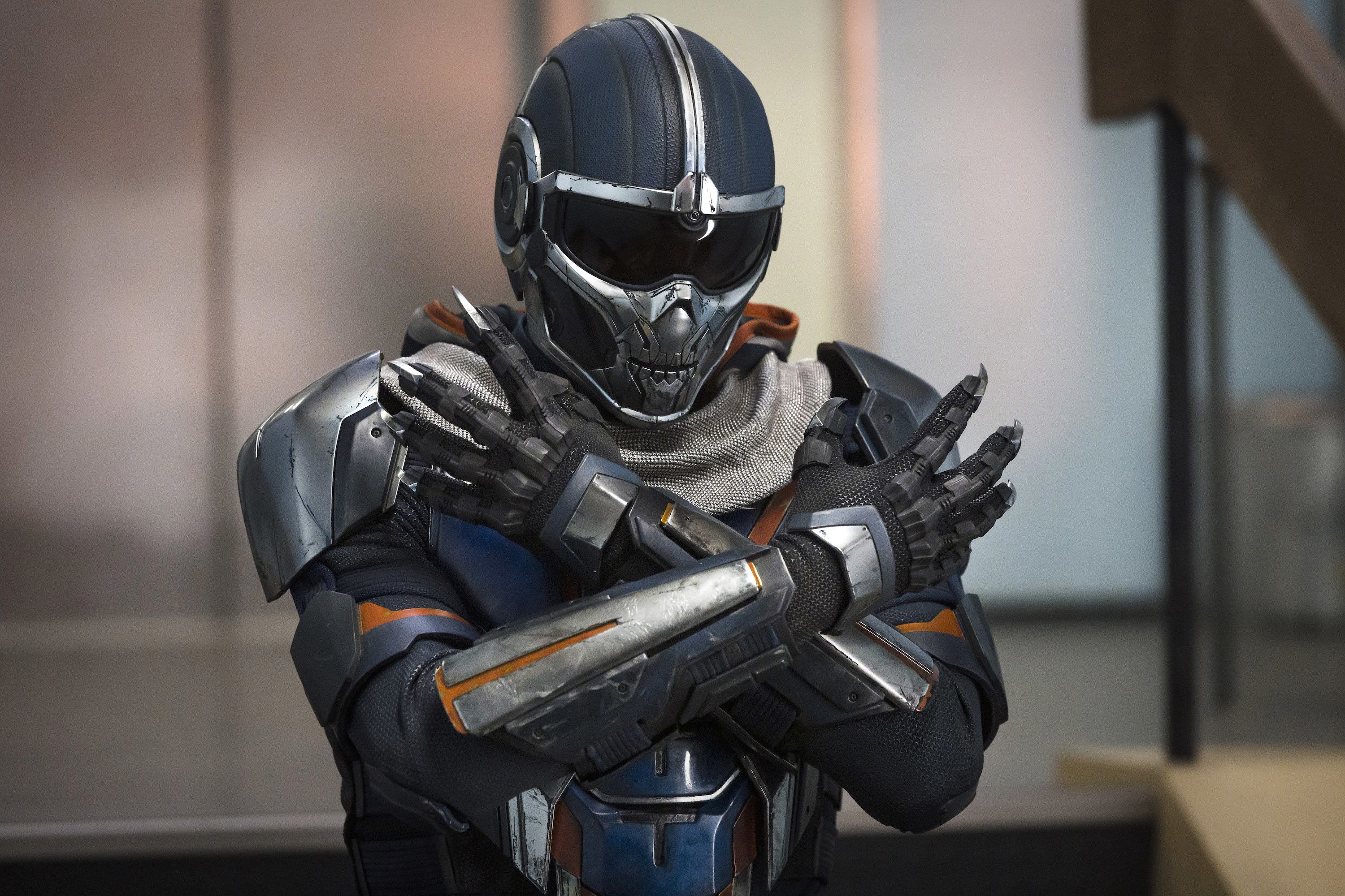 Deathstroke Armor Cosplay - Detailed Tactical Suit with Skull Helmet and Claws