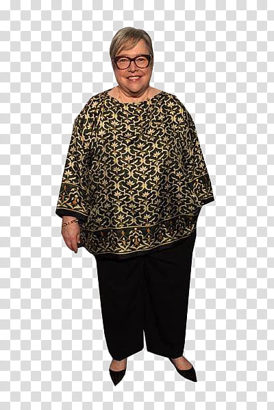 Stylish Plus-Size Outfit Featuring Black-and-Gold Patterned Tunic