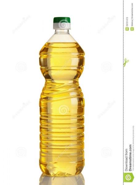 Clear plastic bottle filled with golden-yellow cooking oil, green cap, white background with reflection.
