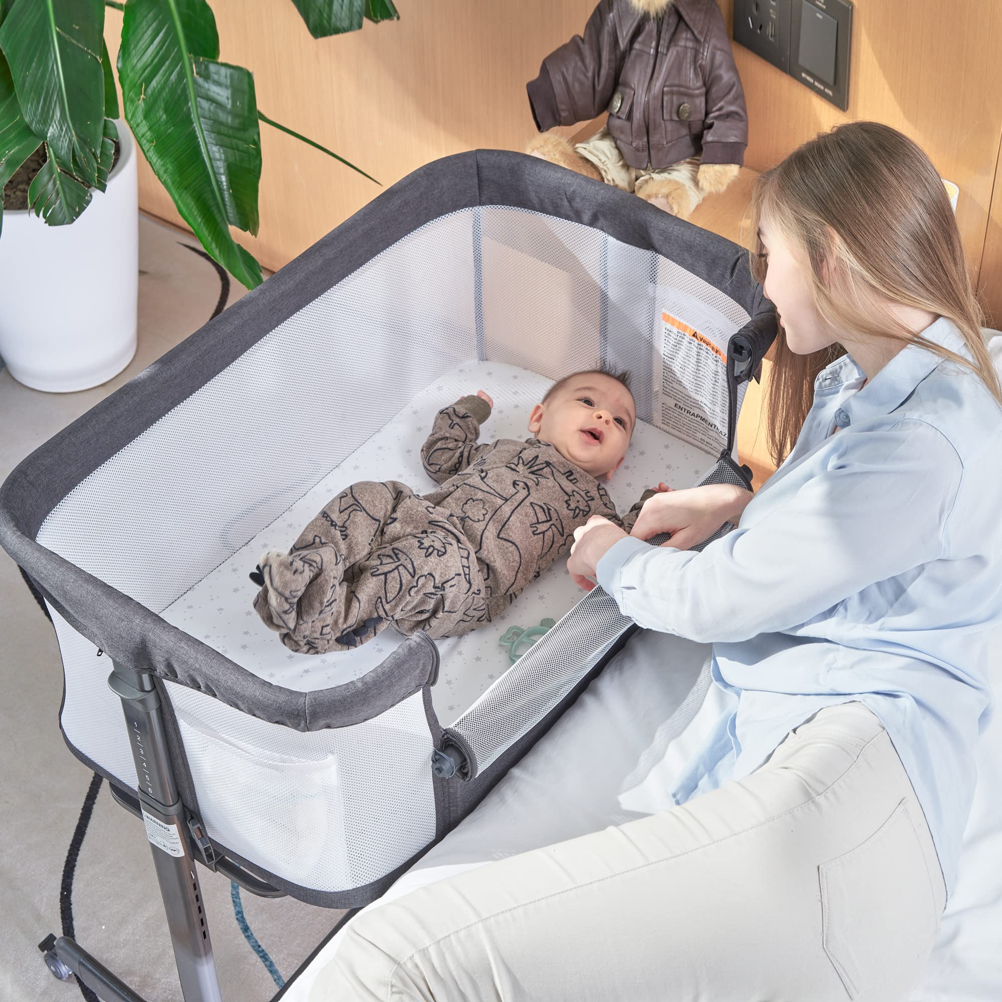 Amazon.com: QUTANIX Baby Bassinet Bedside Sleeper with Wheels,Easy ...