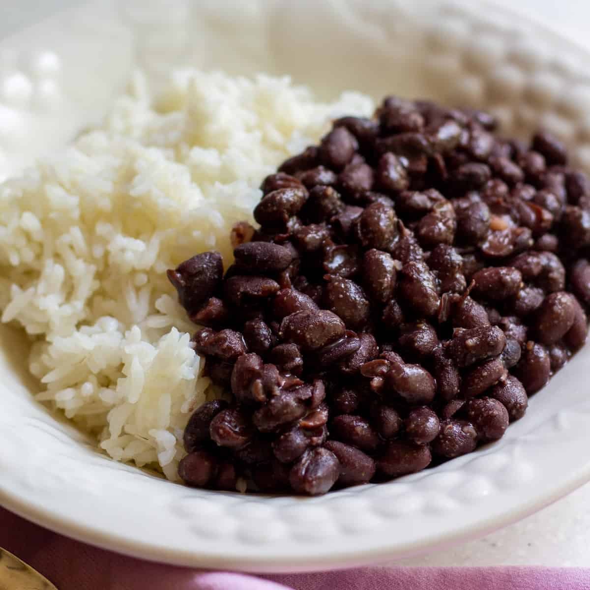 Quick and Easy Seasoned Vegan Black Beans