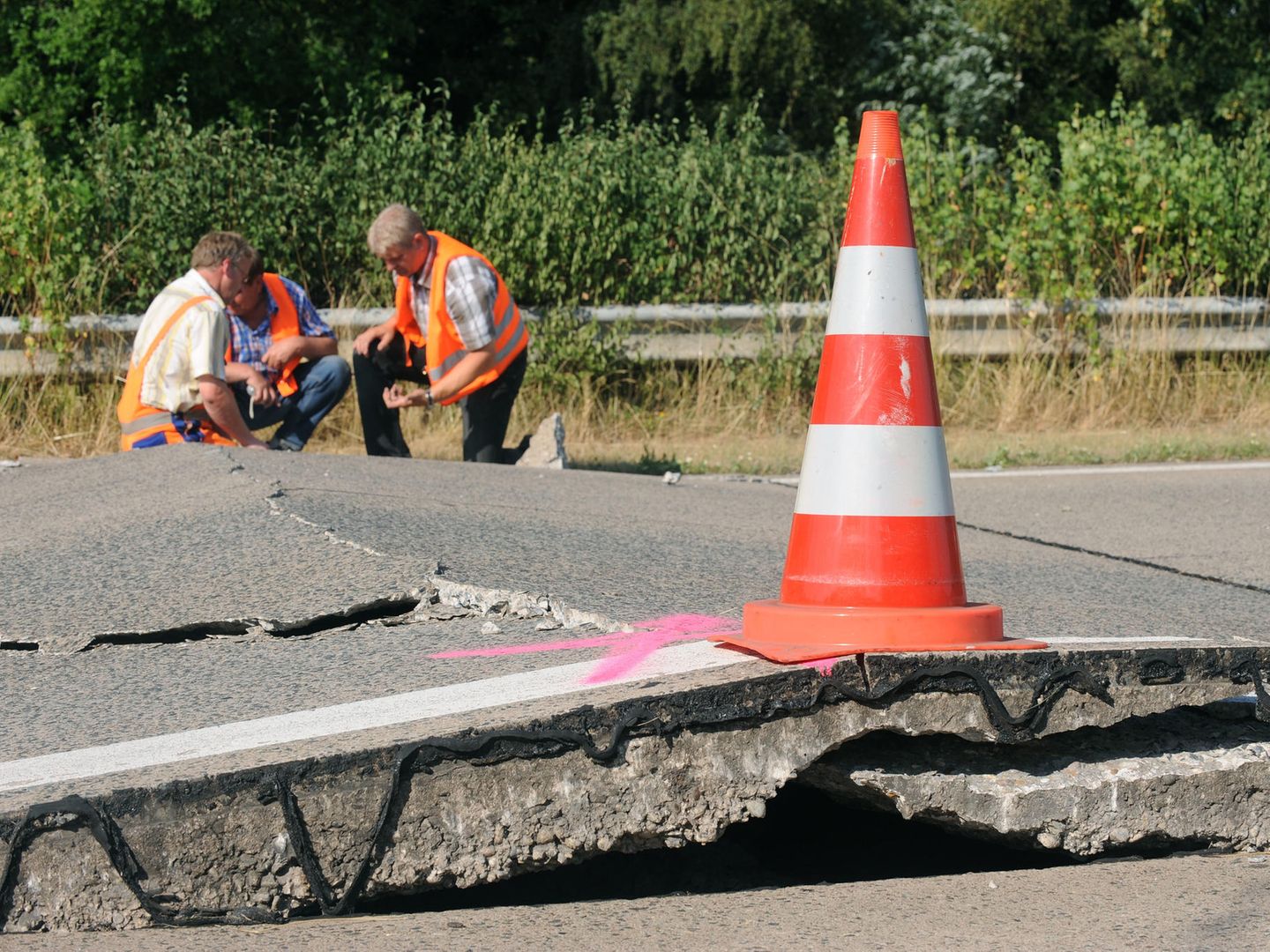 Blow-ups: Auf diesen deutschen Autobahnen kann es gefährlich ...