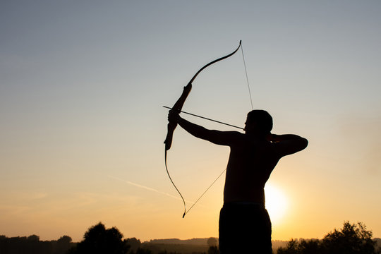 Bow And Arrow Images – Browse 147,177 Stock Photos, Vectors, and ...