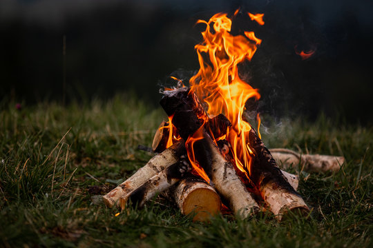 Camp Fire Images – Browse 1,075,353 Stock Photos, Vectors, and ...