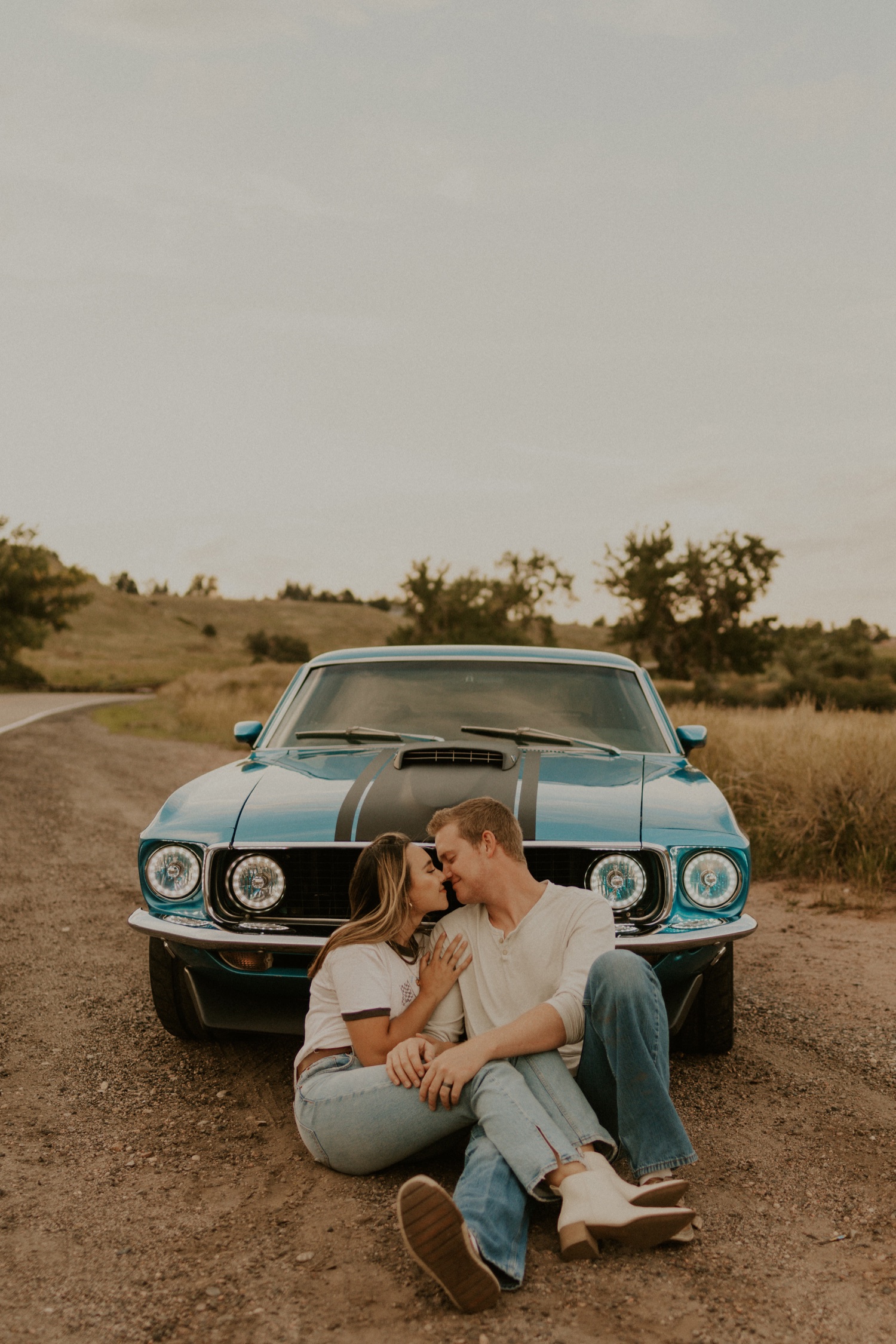 vintage car couples session - maemeadowsphotography.com