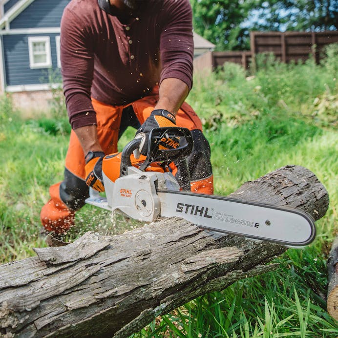 MSA 220 C-B Battery Powered Chainsaw | STIHL Chainsaws | STIHL USA