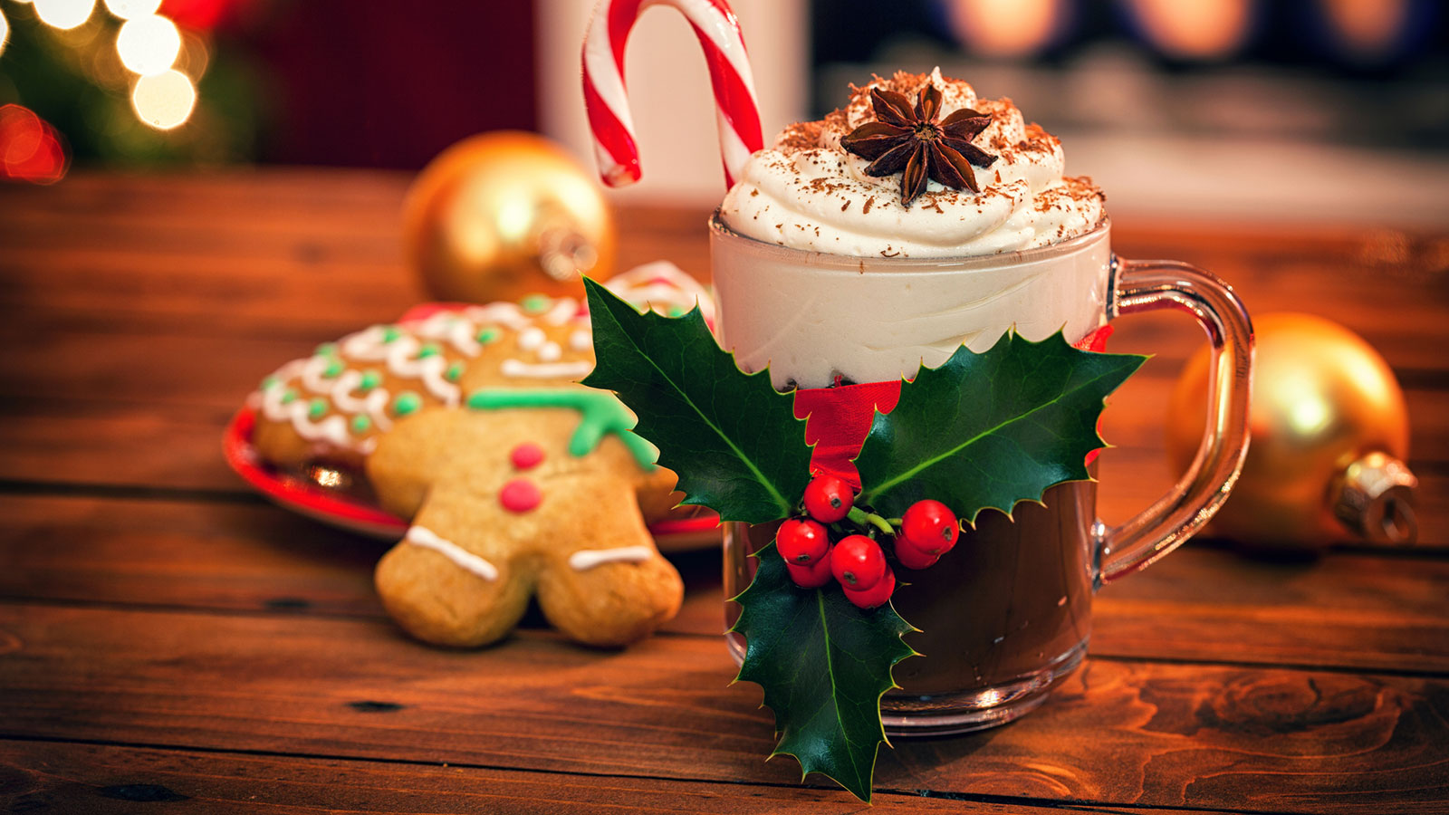 Why Do We Decorate With Holly at Christmas? | HowStuffWorks