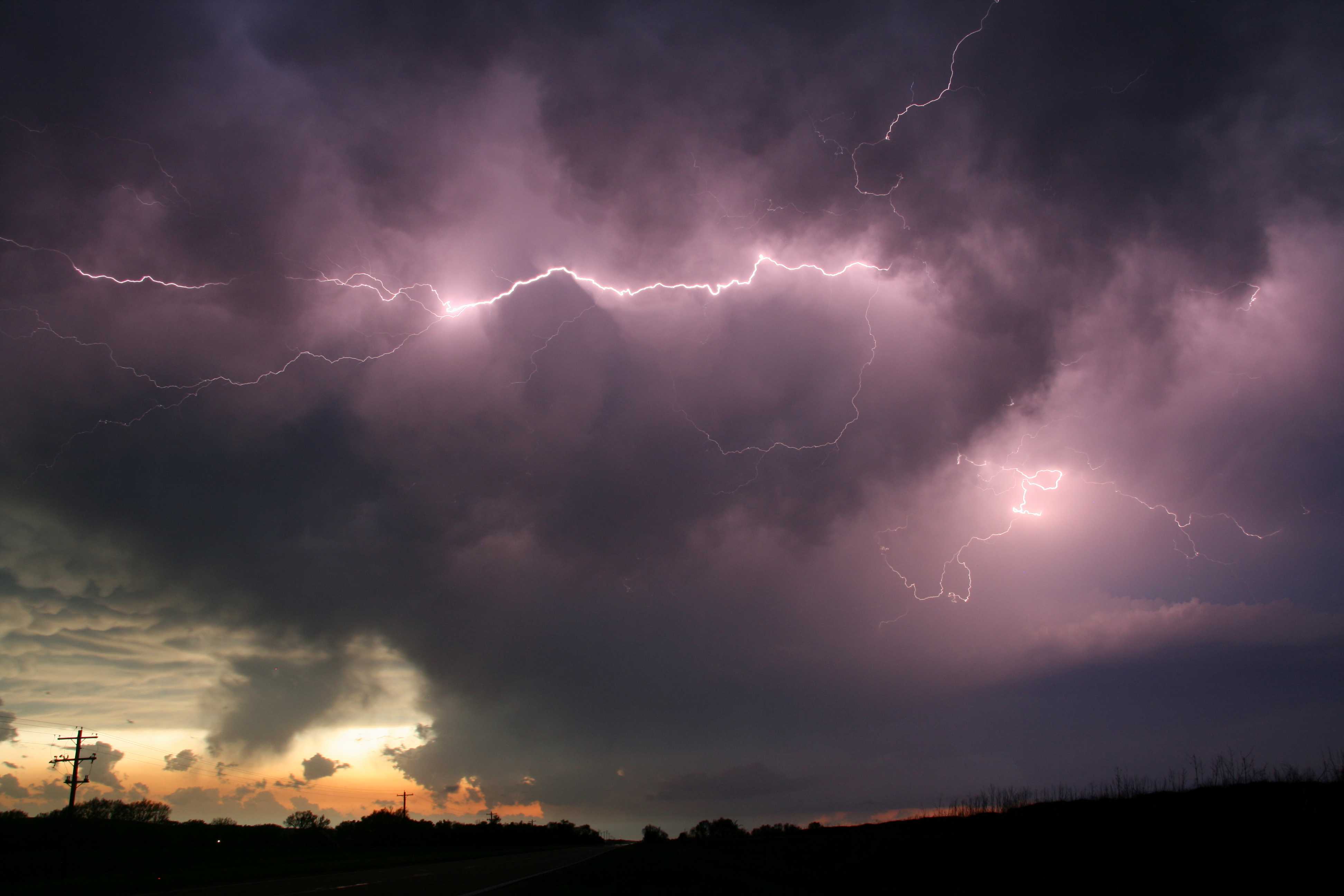 Lightning: Cloud discharge | International Cloud Atlas
