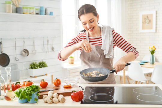 Cooking Images – Browse 23,435,651 Stock Photos, Vectors, and ...