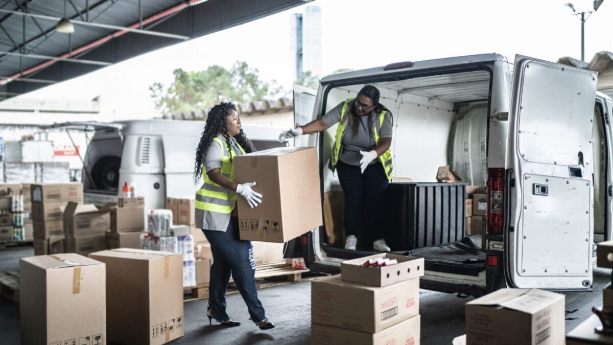 Differentiating Carriers vs Couriers: Which Do You Need? | Elite EXTRA