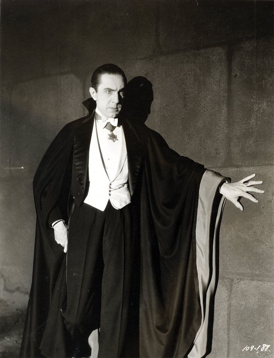 Datei:Bela Lugosi as Dracula, anonymous photograph from 1931 ...