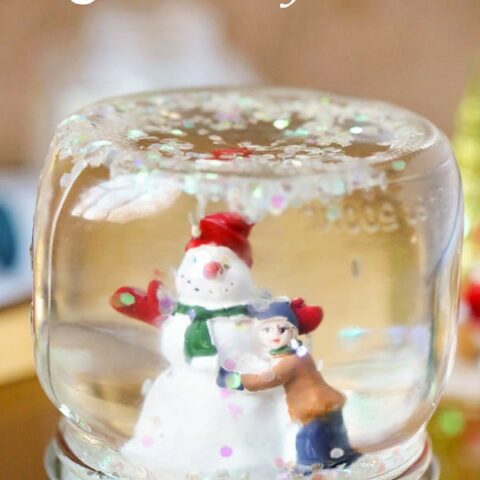 DIY Snow Globes (with Video) ⋆ Sugar, Spice and Glitter