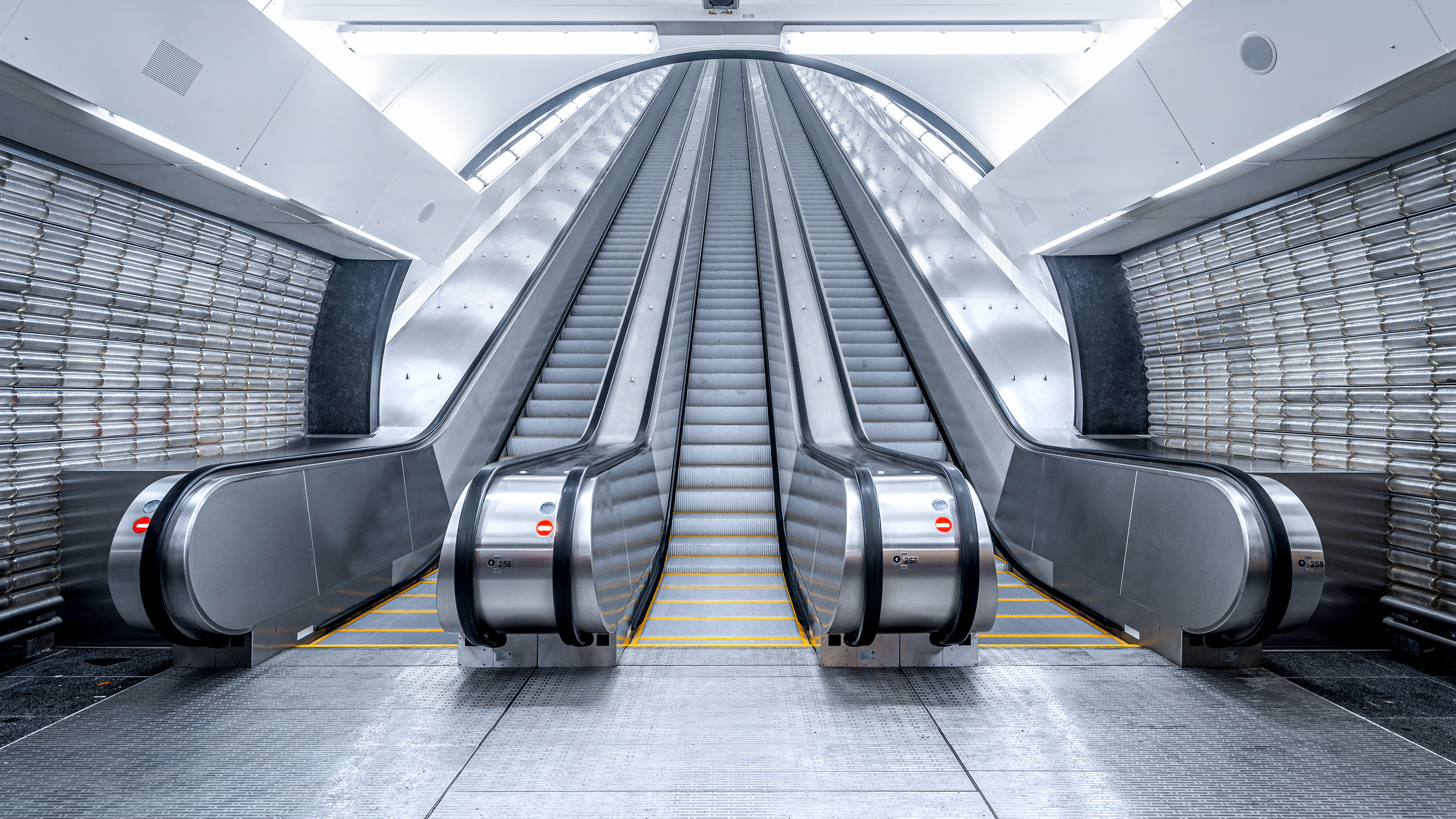 Schindler 9700 - High-traffic public spaces escalator | Schindler MENA