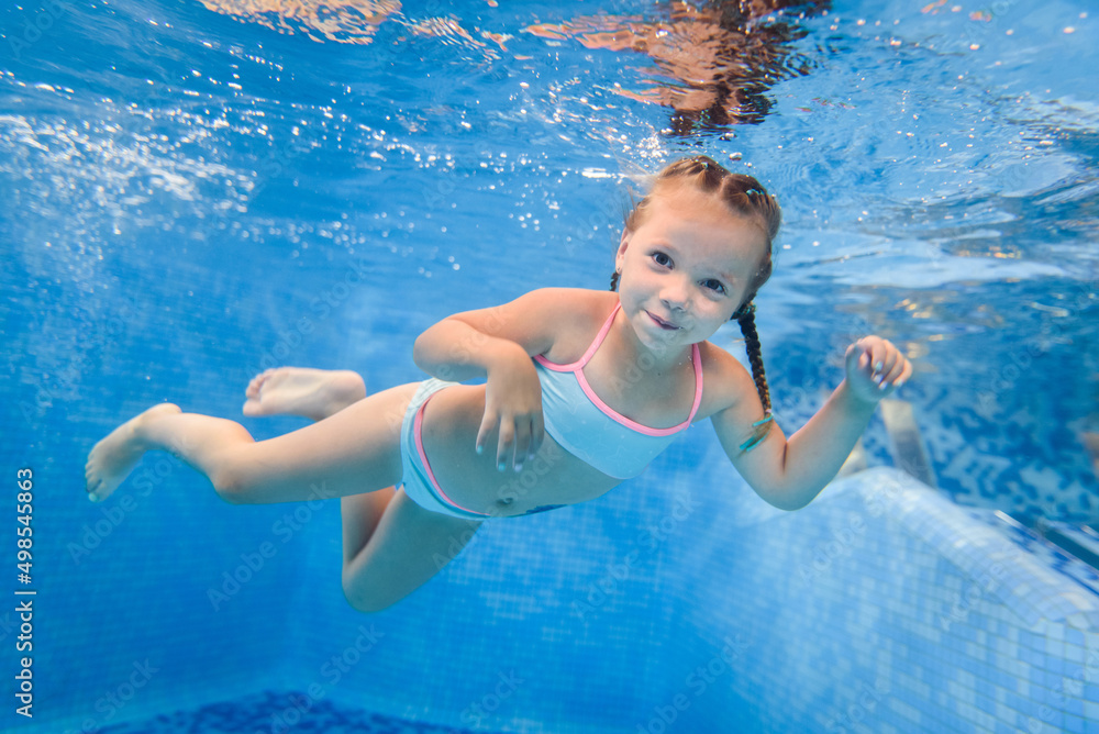 girl swimmings