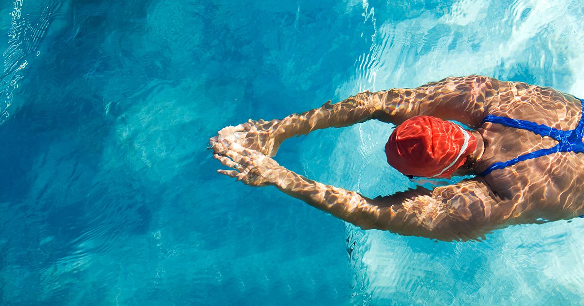 girl swimmings