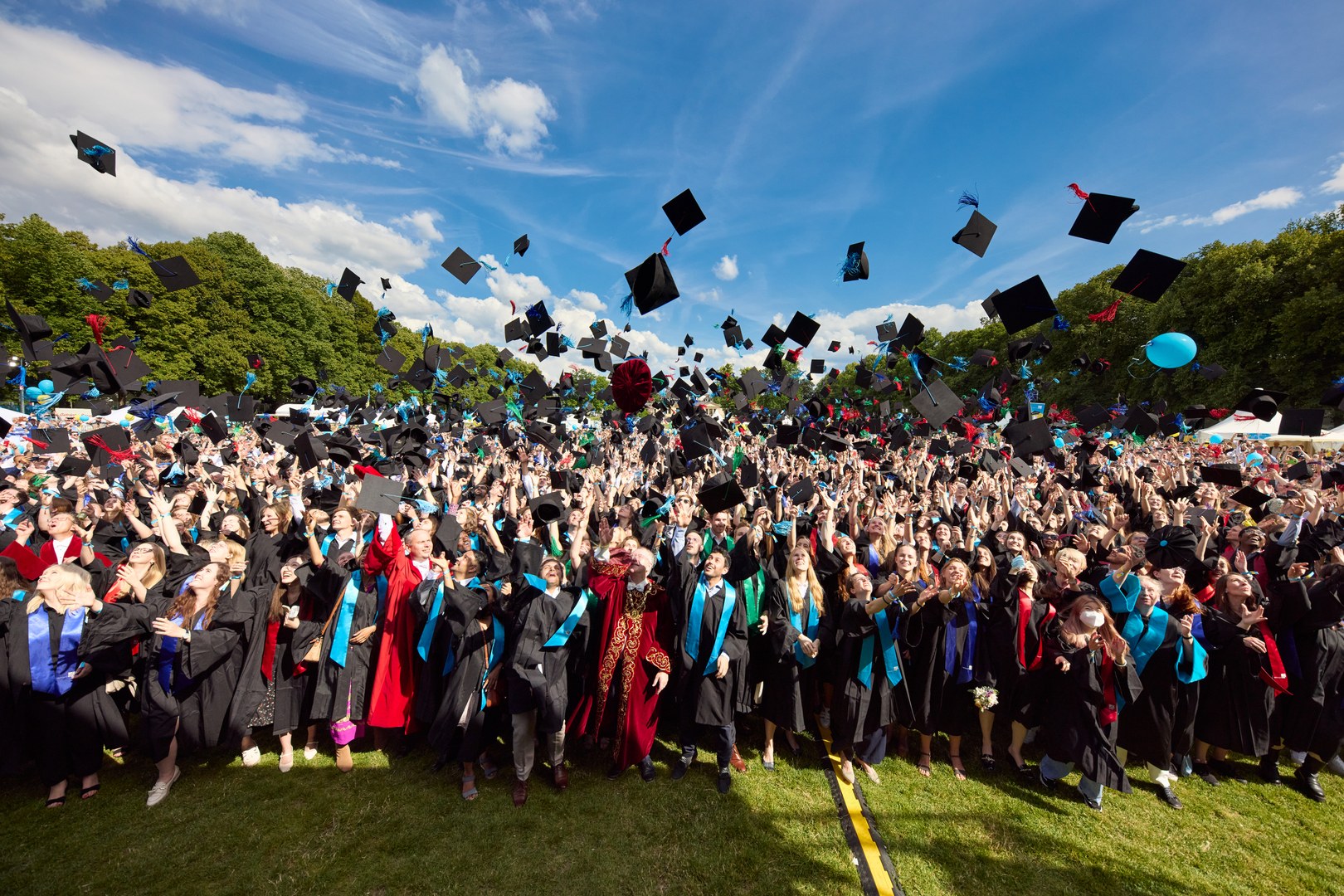 Graduation Ceremony on the Hofgartenpark — University of Bonn
