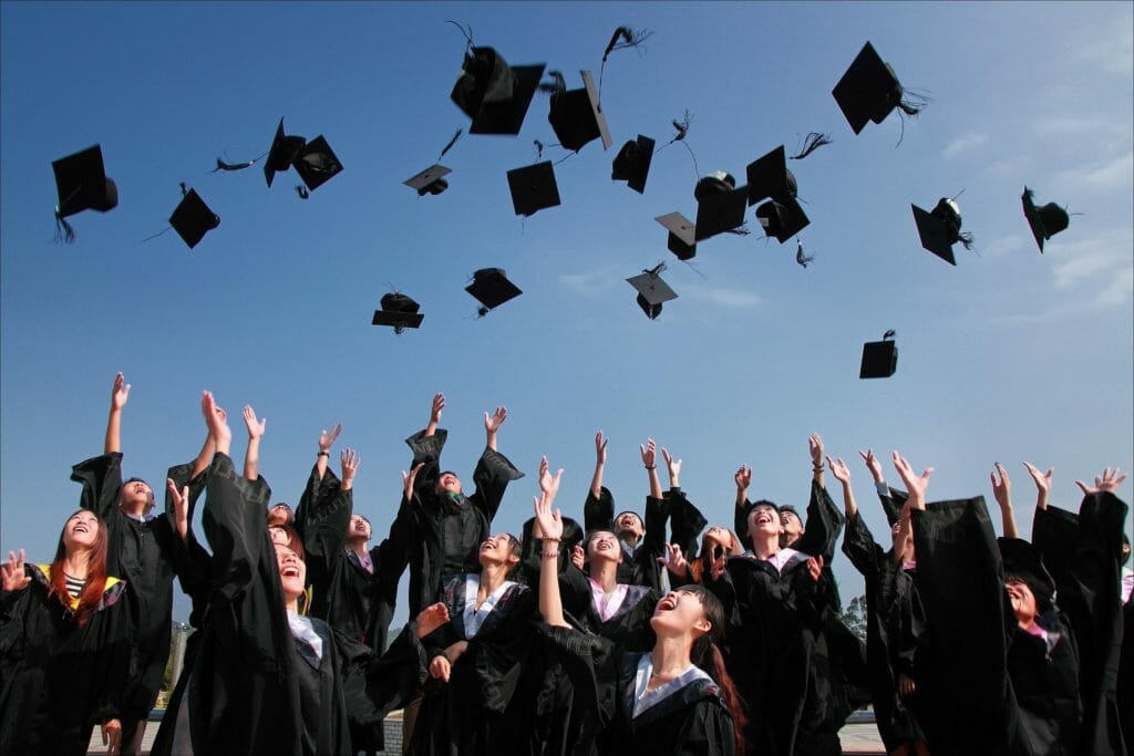 Graduation Ceremony in England: How Does It Work for International ...