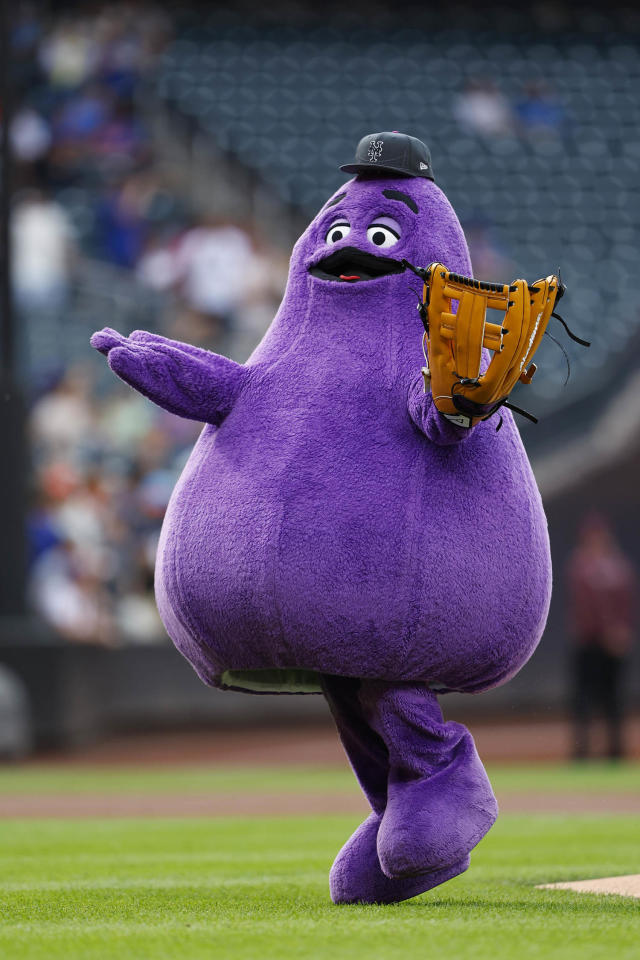Grimace threw out the first pitch at a Mets game. What came next ...