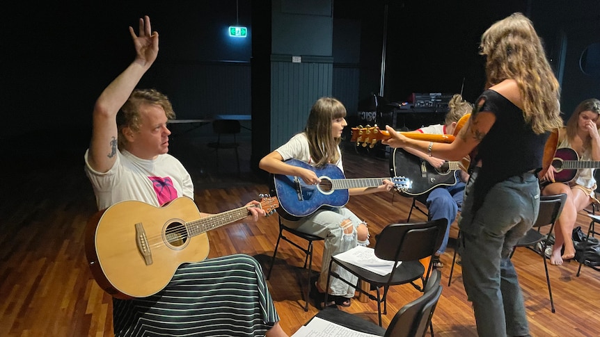 Free guitar lessons for women, trans and non-binary people break ...