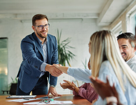 Hand Shake Images – Browse 1,181,231 Stock Photos, Vectors, and ...