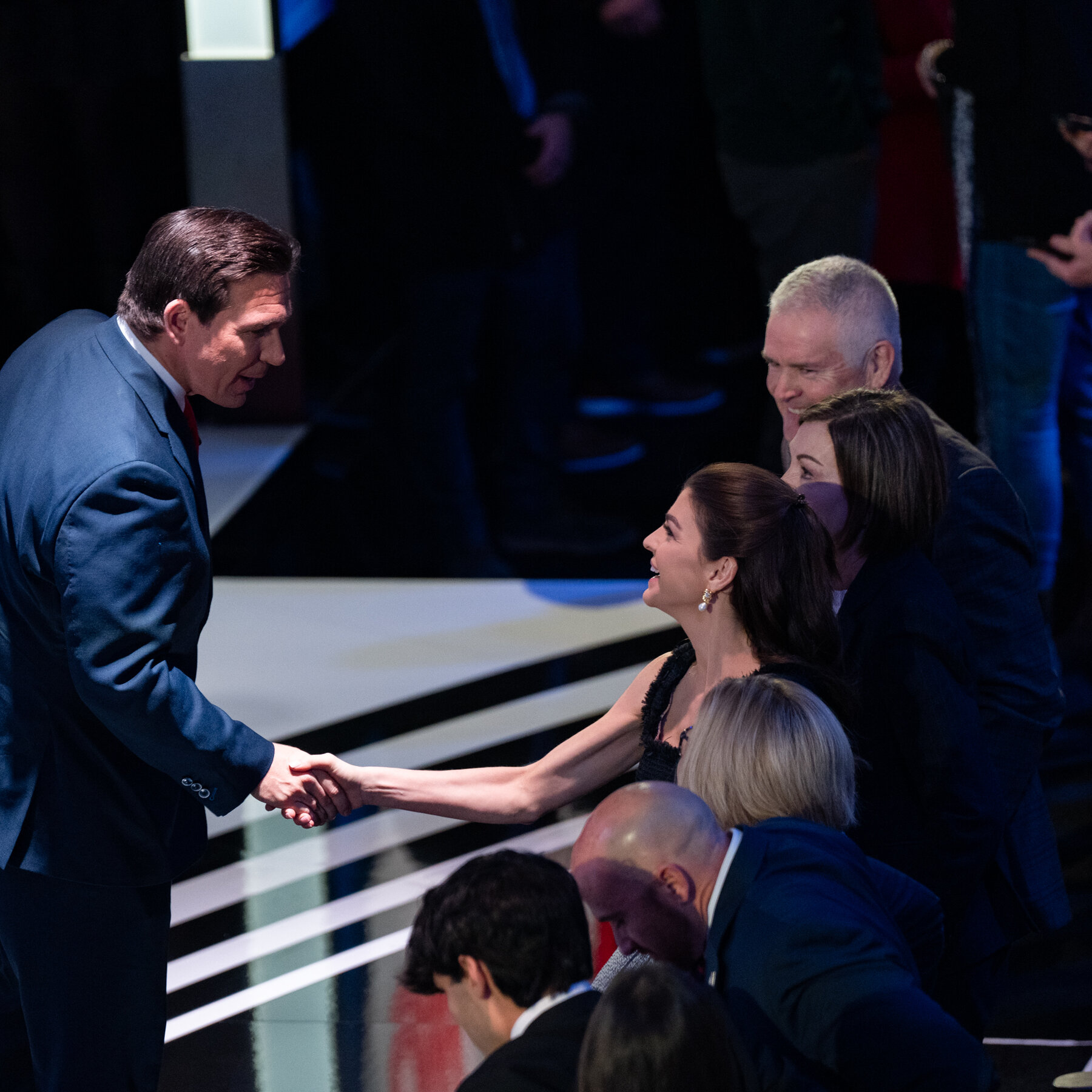 hand shake pictures