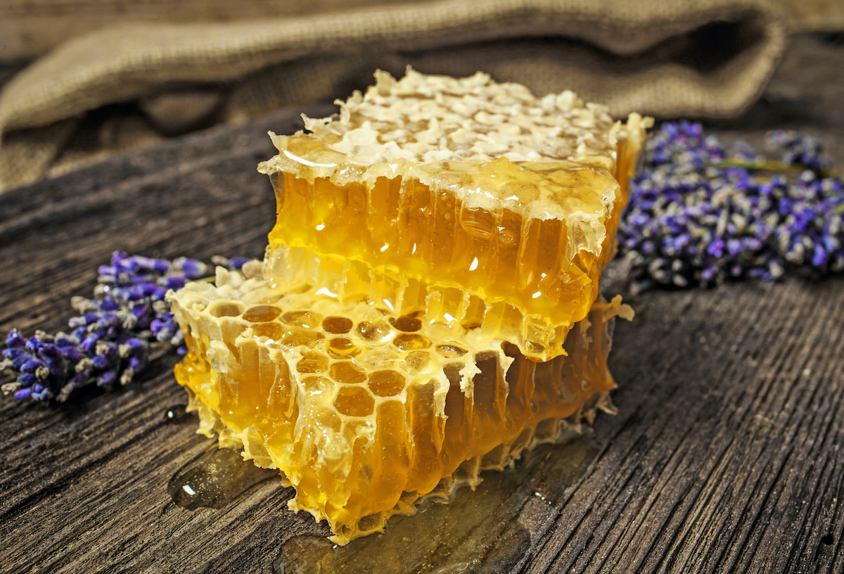 Whats Honeycomb? How to Eat Honeycomb - 2025 - MasterClass