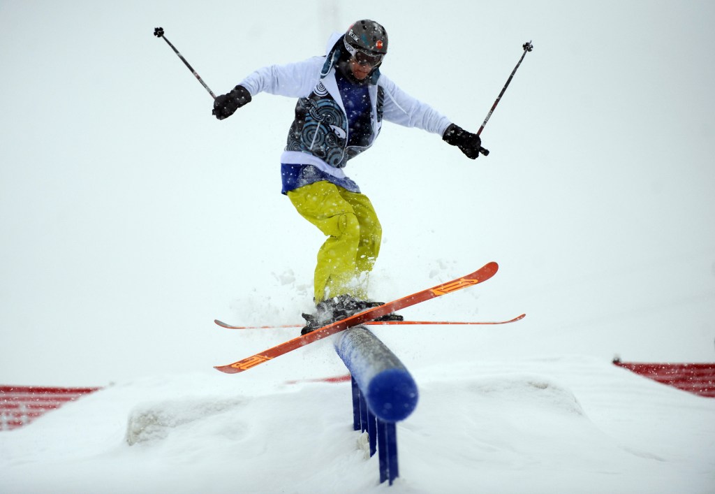 images of skiers