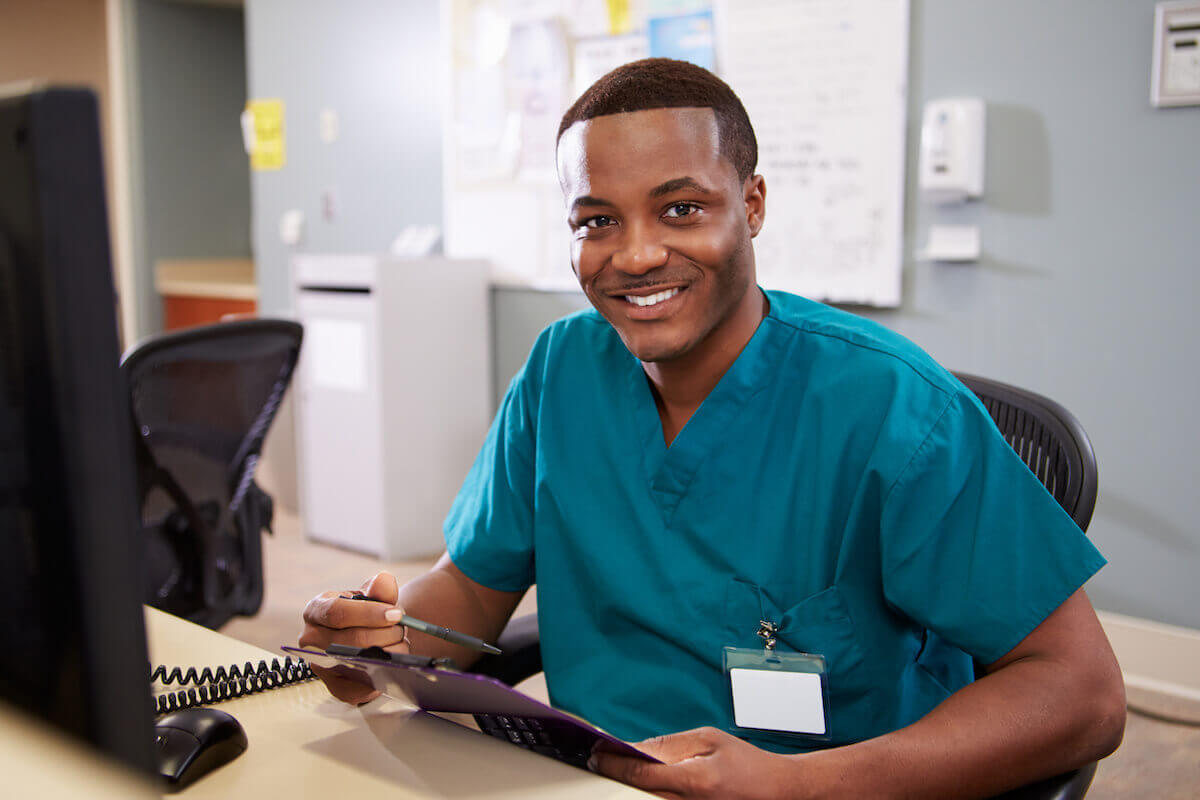 What Does an LPN Do? | IntelyCare