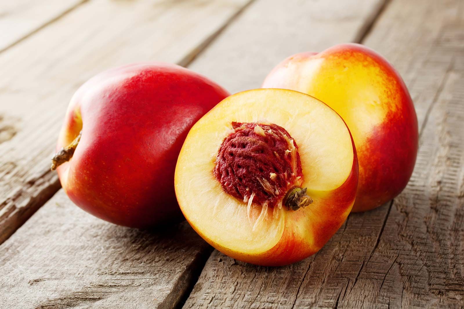Nectarine | Description, Peach, Nutrition, Uses, Facts ...
