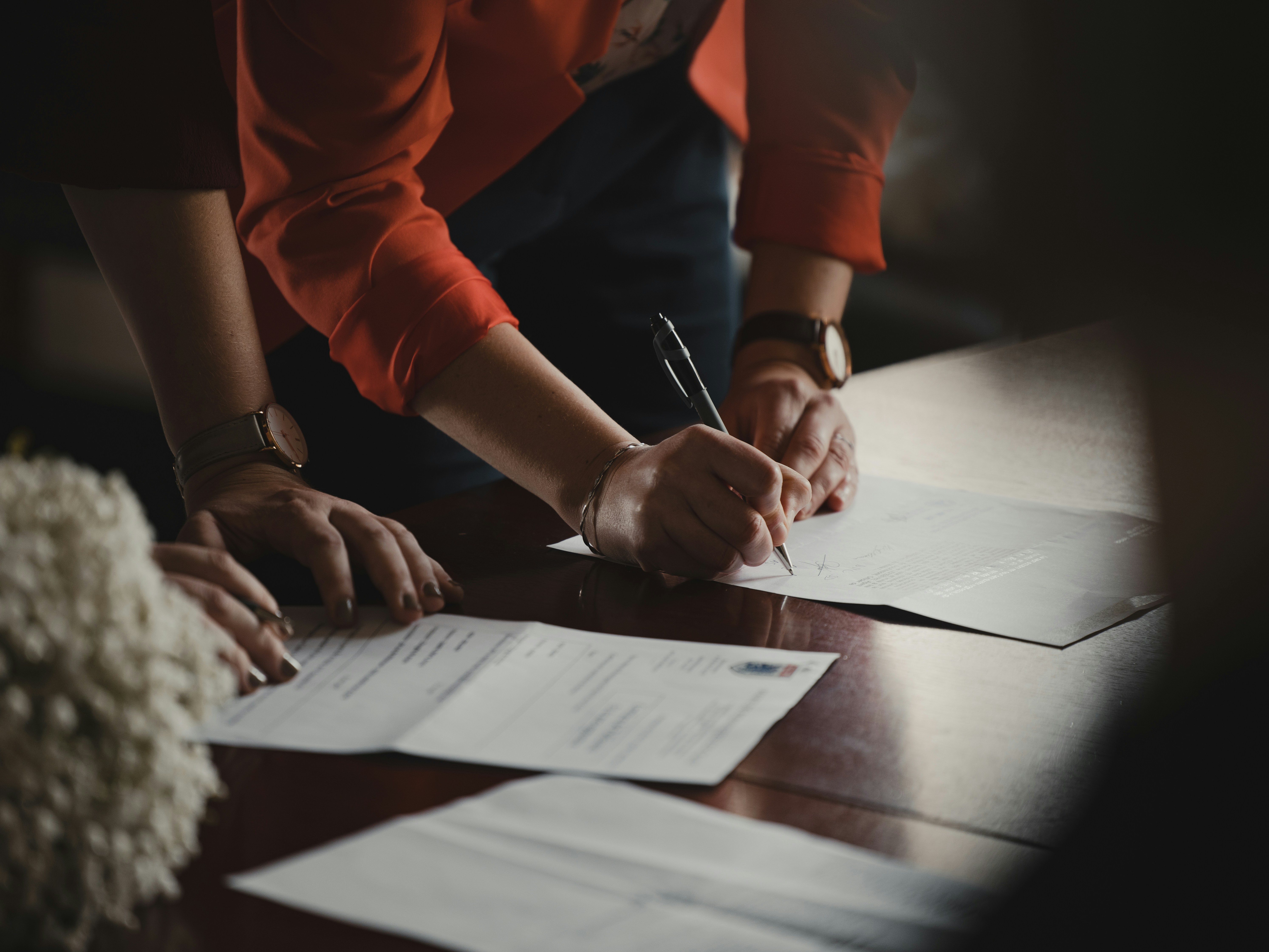 Signing Document Pictures | Download Free Images on Unsplash