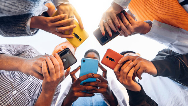 Mobile Addicted-Bilder: Stock-Fotos &amp; -Videos. | Adobe Stock