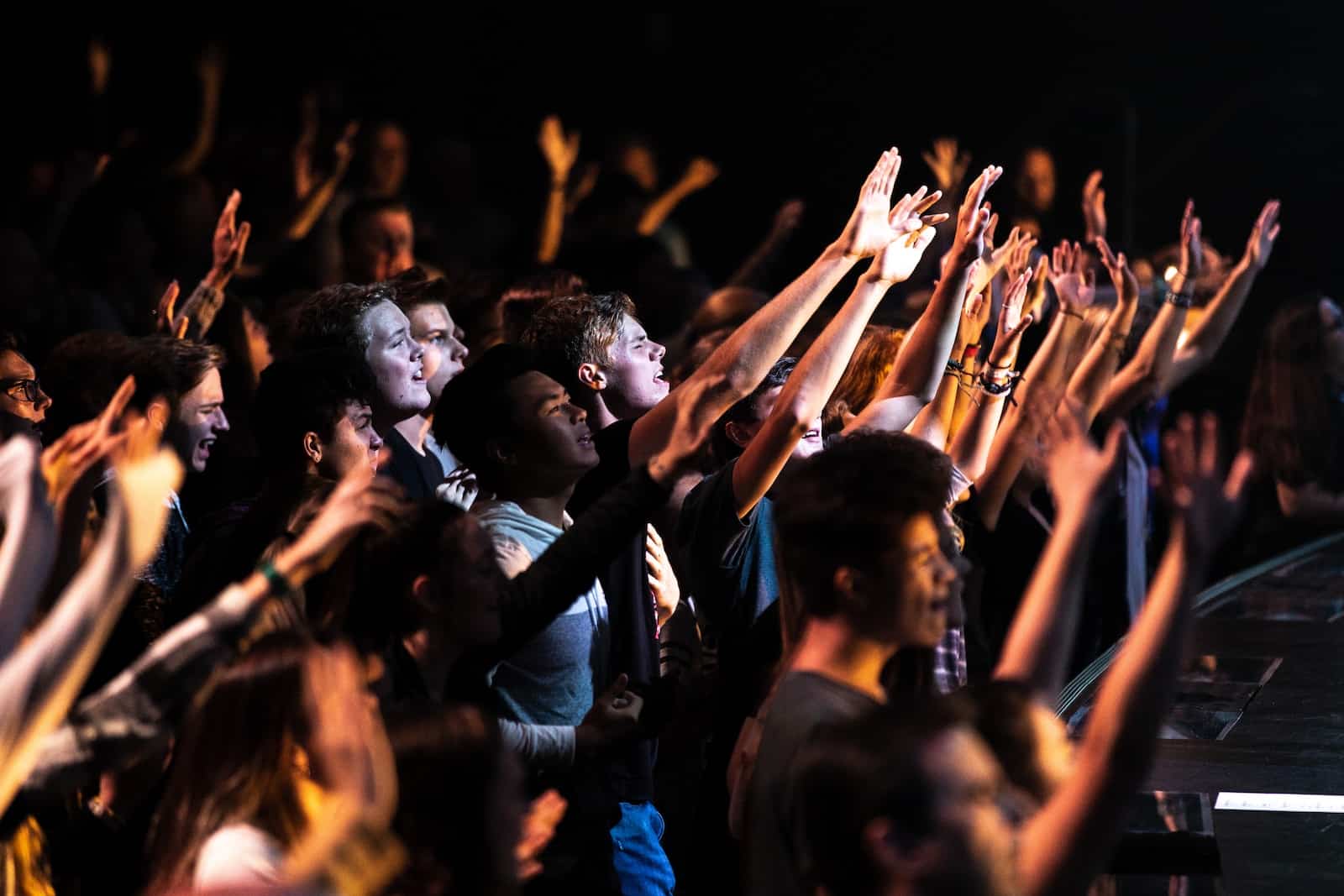 people worships